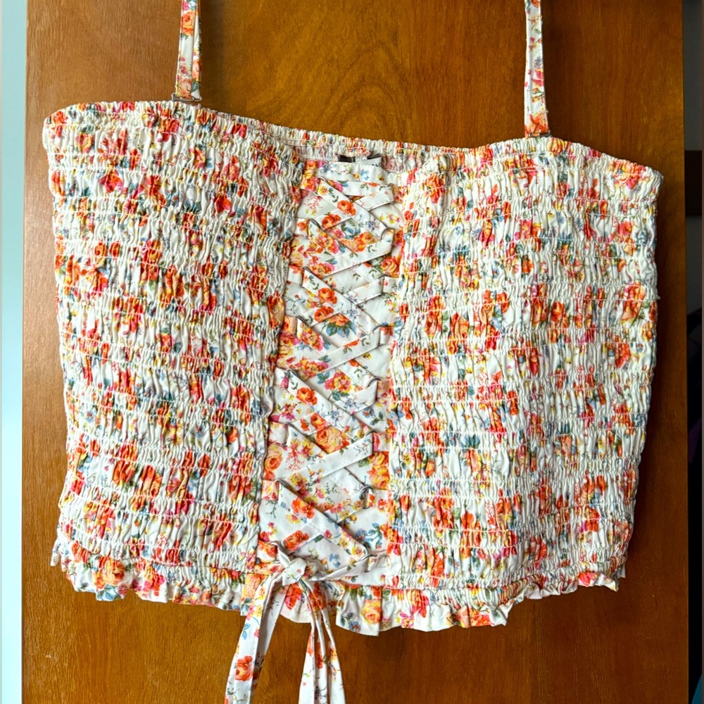 Super cute floral 
CONVERTIBLE: Tube top/spaghetti strap tanktop